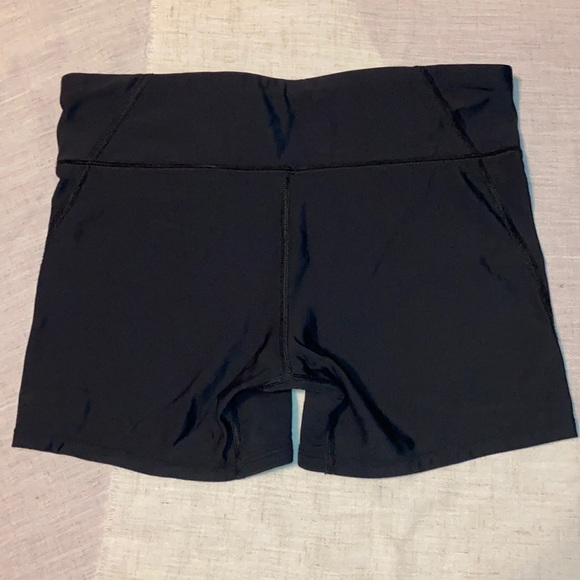 Under Armour High Waisted Compression Shorts - Picture 6 of 8